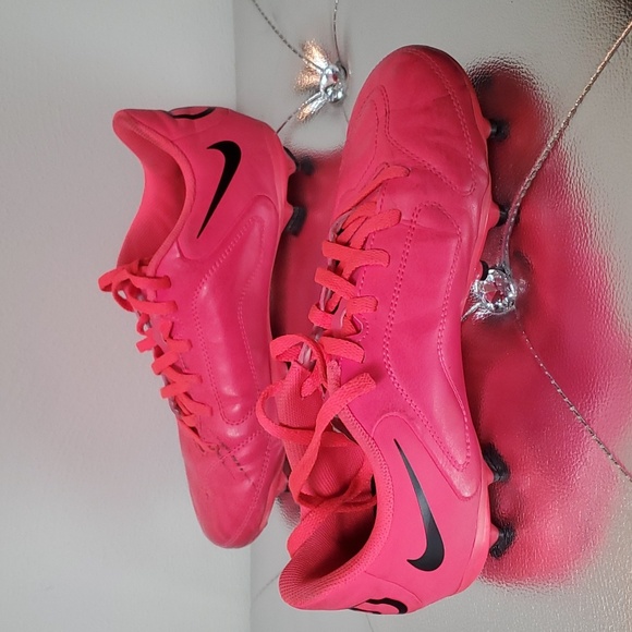 Girl's Nike Soccer Cleats - Picture 3 of 8